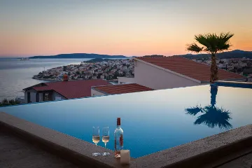 Modern Family Villa with Pool in Okrug Gornji