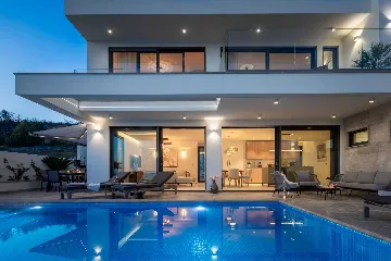 Modern Family Villa with Pool in Okrug Gornji