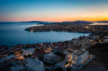 Modern Family Villa with Pool in Okrug Gornji