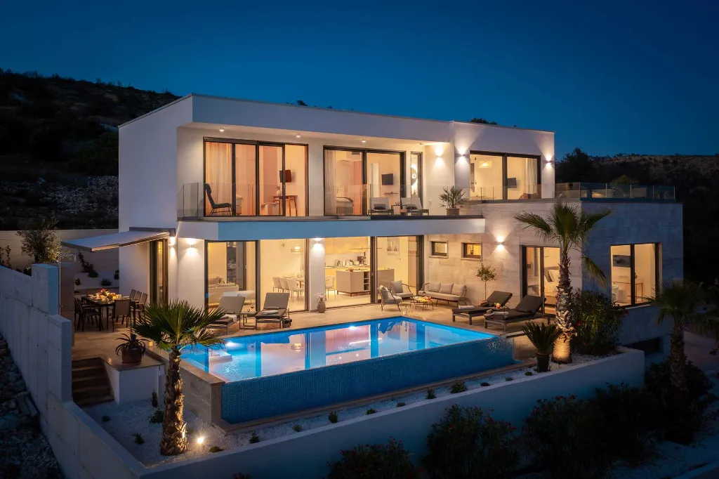 Modern Family Villa with Pool in Okrug Gornji