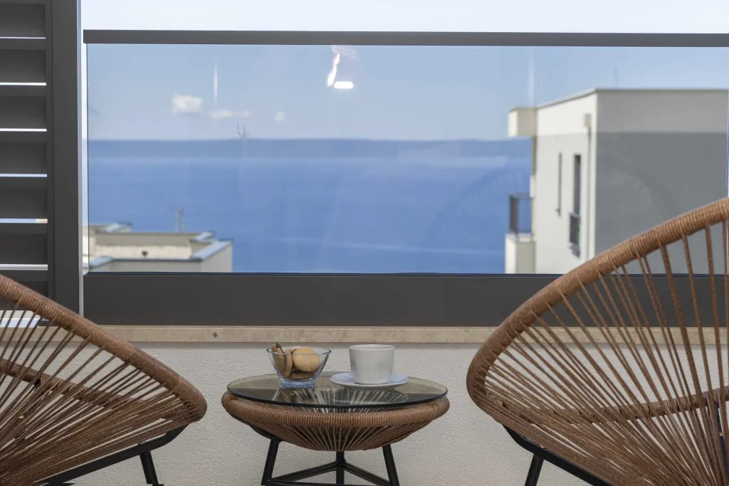 Modern Villa with Heated Pool and Jacuzzi, Makarska