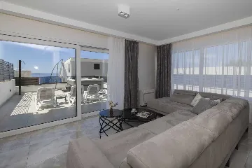 Modern Villa with Heated Pool and Jacuzzi, Makarska