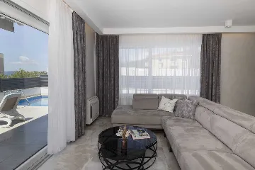 Modern Villa with Heated Pool and Jacuzzi, Makarska