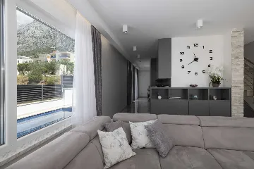 Modern Villa with Heated Pool and Jacuzzi, Makarska