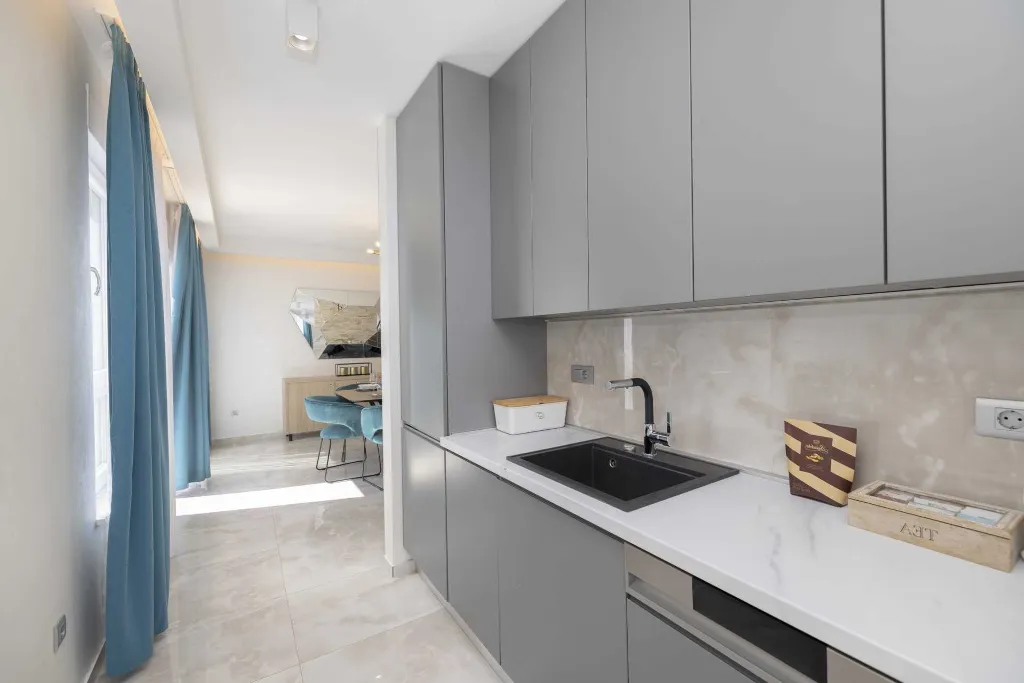 Modern Villa with Heated Pool and Jacuzzi, Makarska