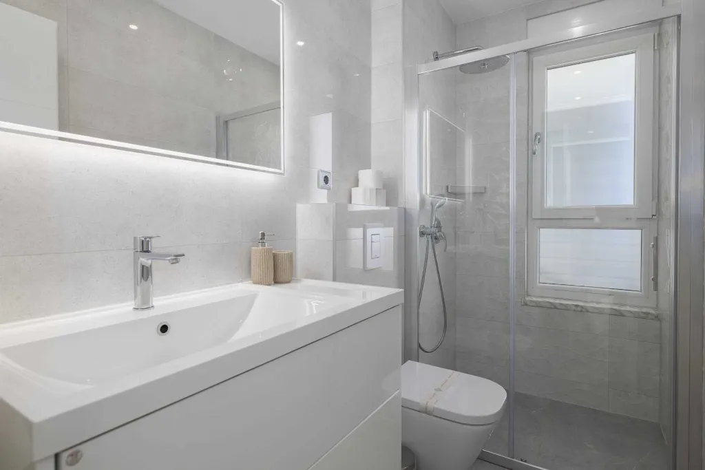 Modern Villa with Heated Pool and Jacuzzi, Makarska