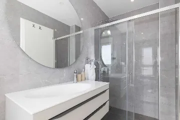 Modern Villa with Heated Pool and Jacuzzi, Makarska