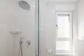 Modern Villa with Heated Pool and Jacuzzi, Makarska