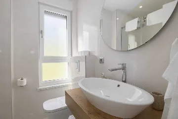 Modern Villa with Heated Pool and Jacuzzi, Makarska