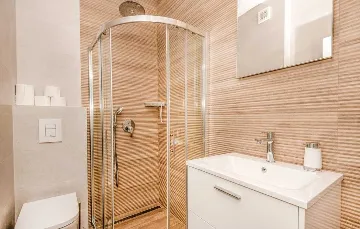 Modern Villa with Heated Pool and Jacuzzi, Makarska