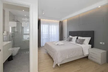 Modern Villa with Heated Pool and Jacuzzi, Makarska