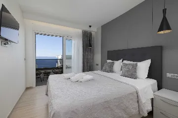 Modern Villa with Heated Pool and Jacuzzi, Makarska