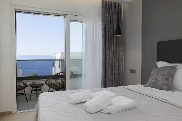 Modern Villa with Heated Pool and Jacuzzi, Makarska