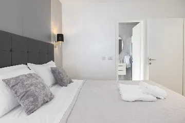 Modern Villa with Heated Pool and Jacuzzi, Makarska