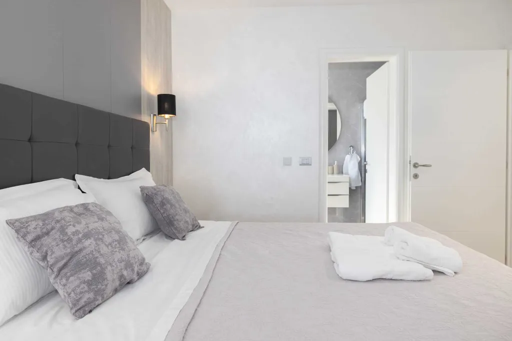 Modern Villa with Heated Pool and Jacuzzi, Makarska