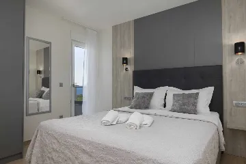 Modern Villa with Heated Pool and Jacuzzi, Makarska