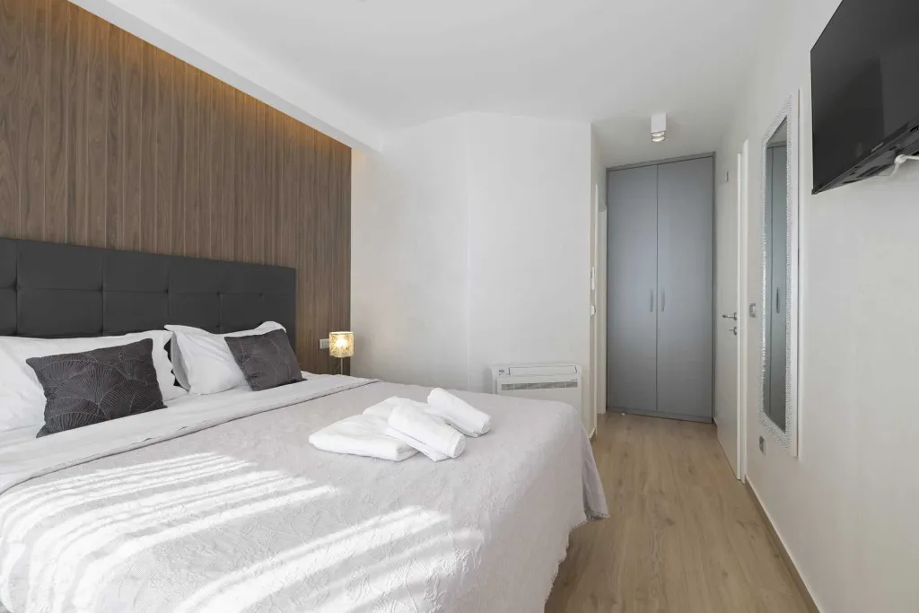 Modern Villa with Heated Pool and Jacuzzi, Makarska