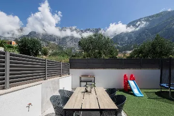 Modern Villa with Heated Pool and Jacuzzi, Makarska
