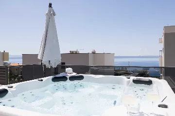 Modern Villa with Heated Pool and Jacuzzi, Makarska