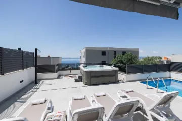 Modern Villa with Heated Pool and Jacuzzi, Makarska