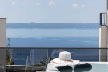 Modern Villa with Heated Pool and Jacuzzi, Makarska