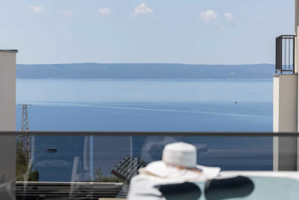 Modern Villa with Heated Pool and Jacuzzi, Makarska