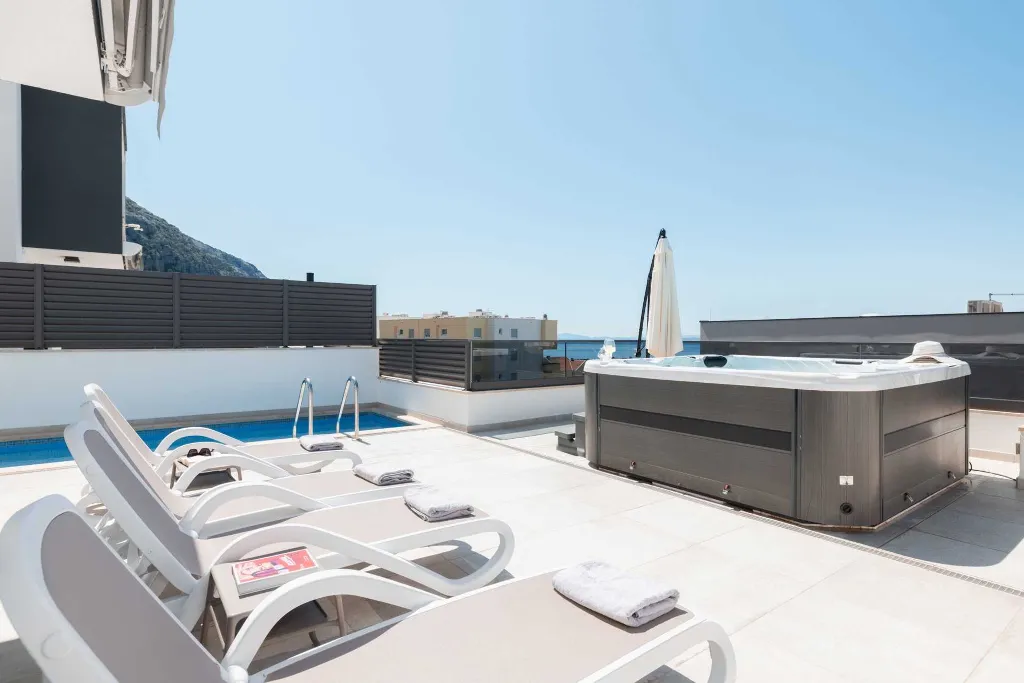 Modern Family Villa with Pool in Makarska
