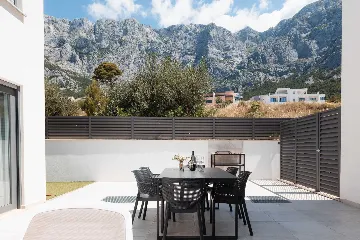 Modern Family Villa with Pool in Makarska