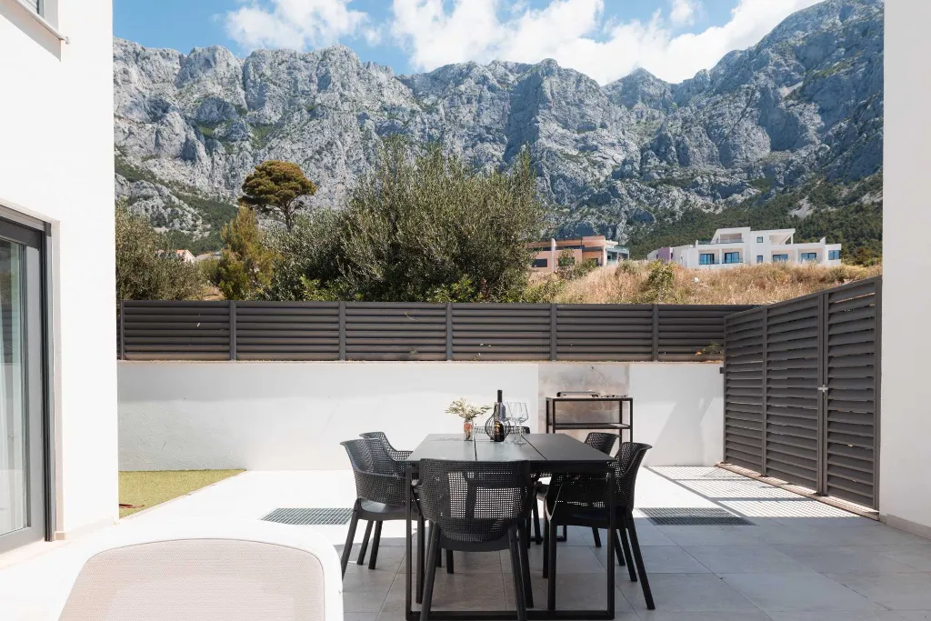 Modern Family Villa with Pool in Makarska
