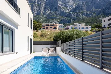 Contemporary Villa with Heated Pool in Makarska