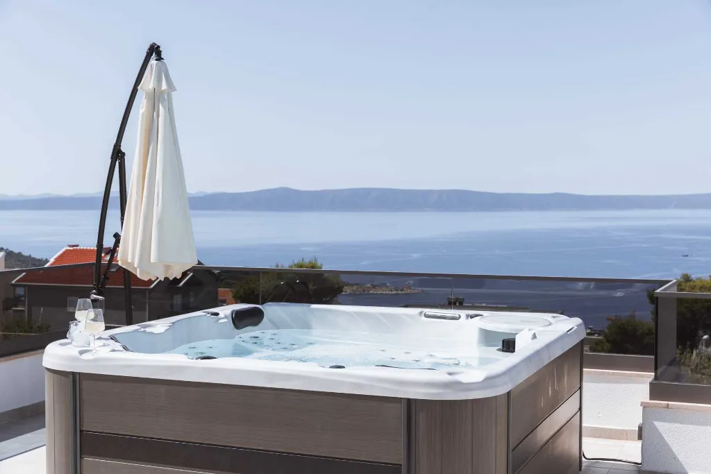 Contemporary Villa with Heated Pool in Makarska