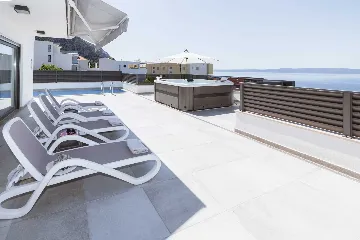 Contemporary Villa with Heated Pool in Makarska