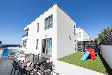 Contemporary Villa with Heated Pool in Makarska