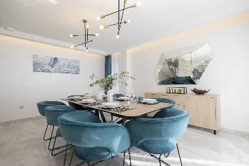 Contemporary Villa with Heated Pool in Makarska