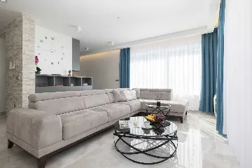 Contemporary Villa with Heated Pool in Makarska