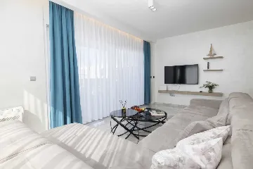 Contemporary Villa with Heated Pool in Makarska