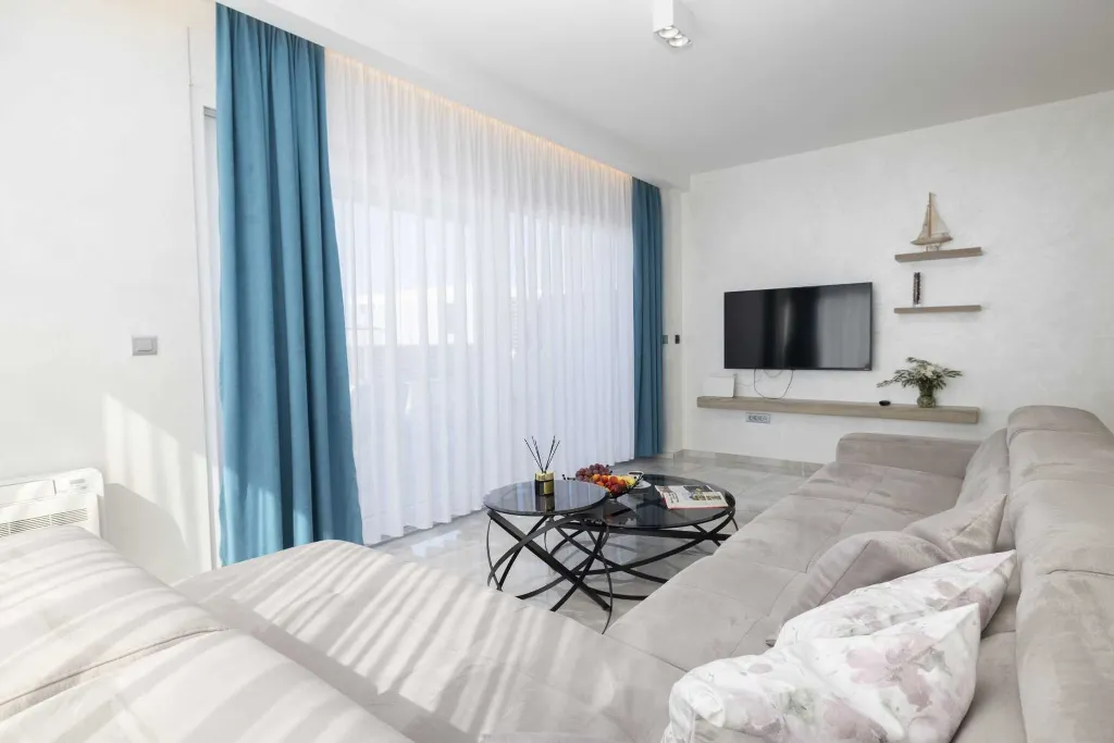 Contemporary Villa with Heated Pool in Makarska