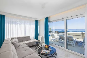 Contemporary Villa with Heated Pool in Makarska