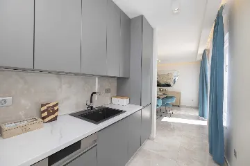 Contemporary Villa with Heated Pool in Makarska