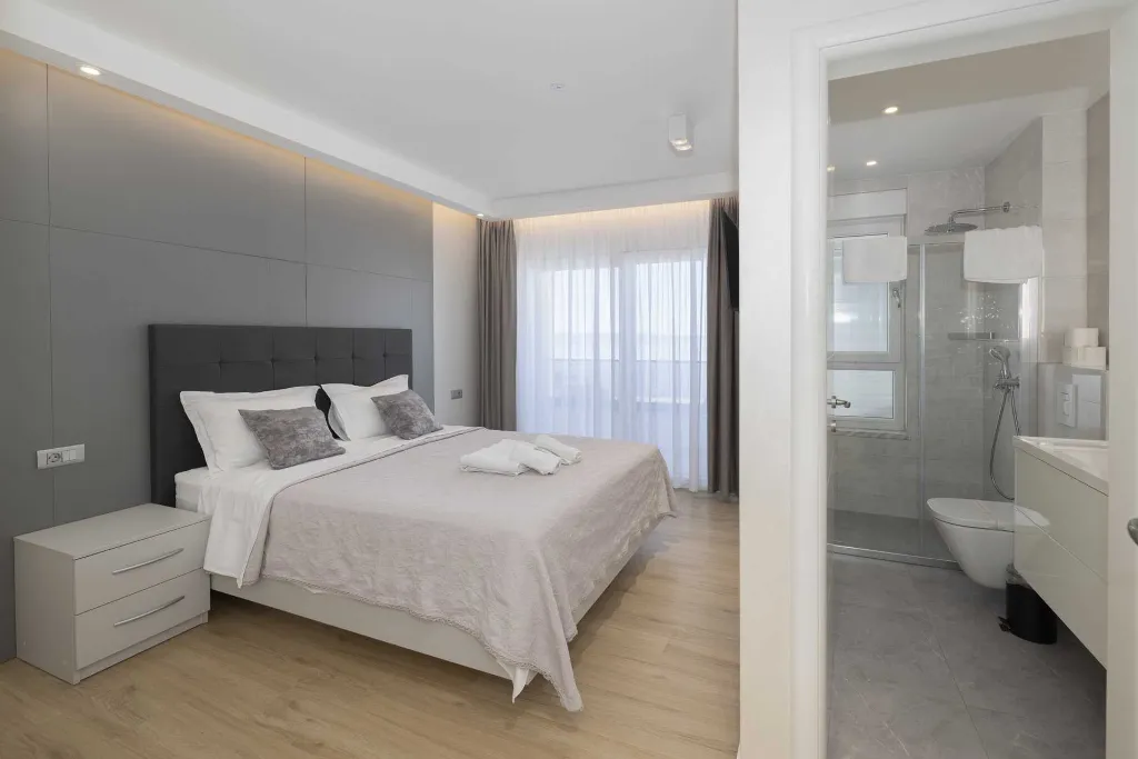 Contemporary Villa with Heated Pool in Makarska
