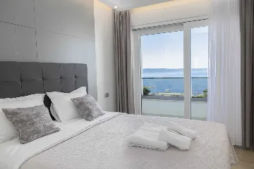 Contemporary Villa with Heated Pool in Makarska