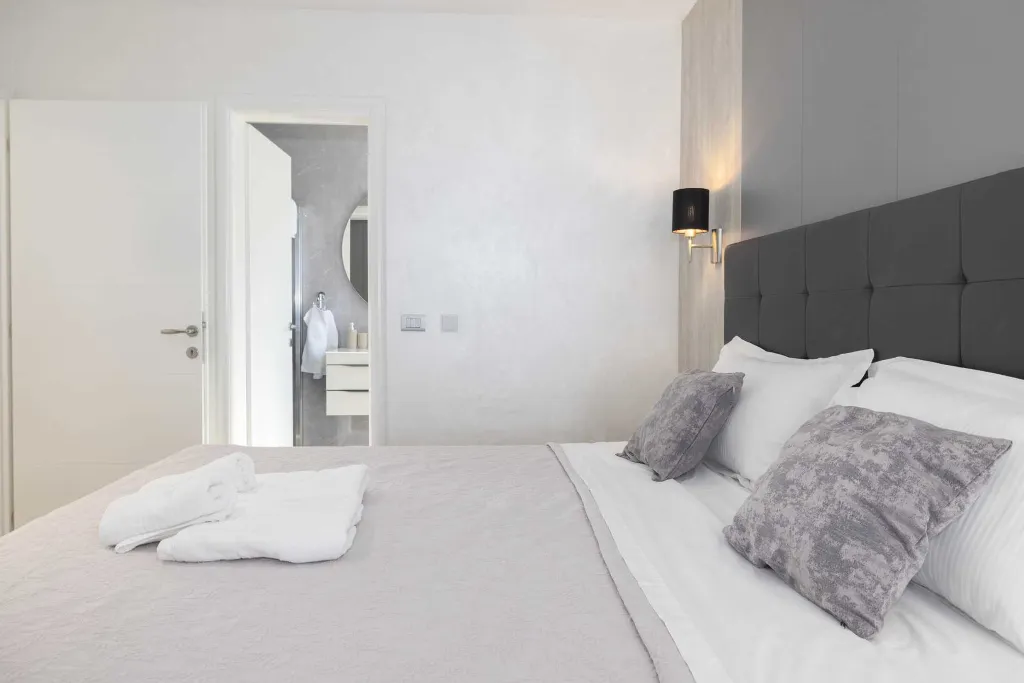 Contemporary Villa with Heated Pool in Makarska