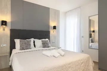 Contemporary Villa with Heated Pool in Makarska