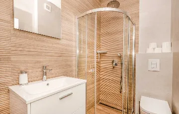 Contemporary Villa with Heated Pool in Makarska