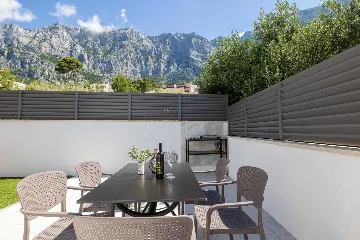 Contemporary Villa with Heated Pool in Makarska