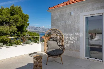 Modern 4-Bedroom Villa with Heated Pool, Splitska