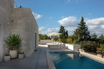 Modern 4-Bedroom Villa with Heated Pool, Splitska