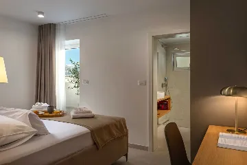 Modern 4-Bedroom Villa with Heated Pool, Splitska