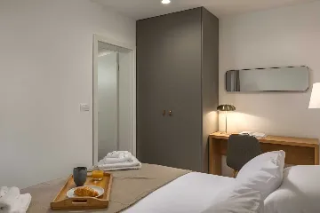 Modern 4-Bedroom Villa with Heated Pool, Splitska