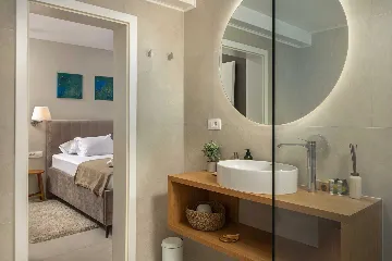 Modern 4-Bedroom Villa with Heated Pool, Splitska